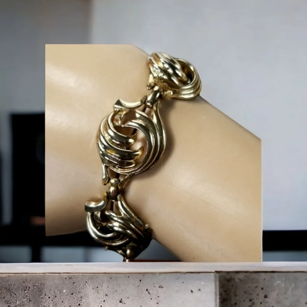 Vintage Signed CORO Link Bracelet Pat Pend Gold Tone